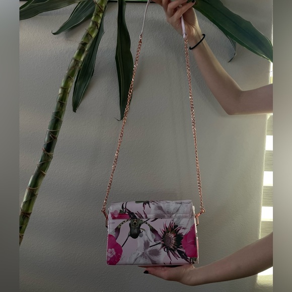 Floral Classy Handbag - Picture 2 of 3
